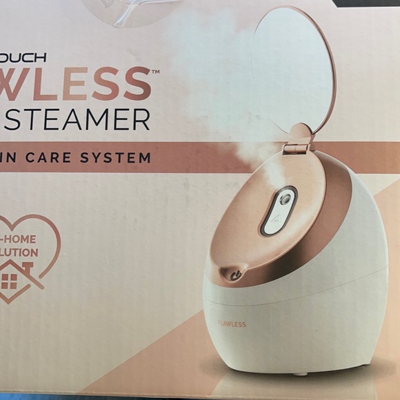 Finishing Touch Flawless Facial Steamer - Picture 3 of 4